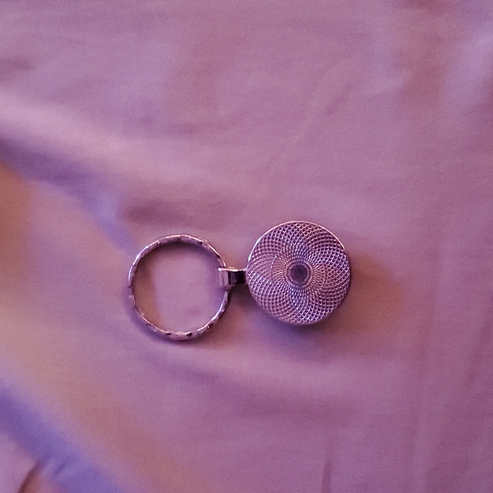 Alice in wonderland Keychain - Picture 3 of 3